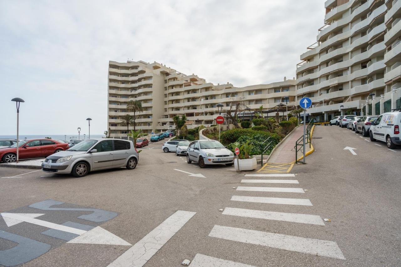 בנאלמדנה Seaview Beachfront Studio With Aqua Park & Balcony חדר תמונה